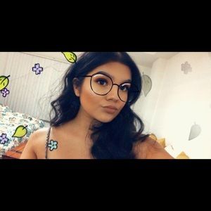 Meet your Posher, Anahi